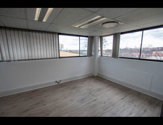 1,578M² OFFICE TO LET IN HALFWAY HOUSE