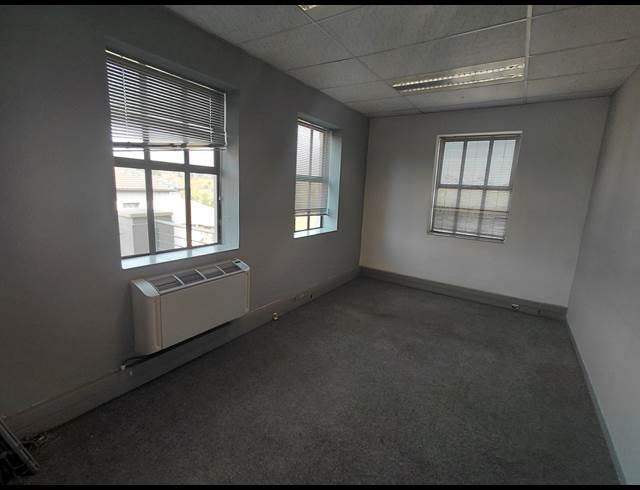 383M² OFFICE TO LET IN BRYANSTON