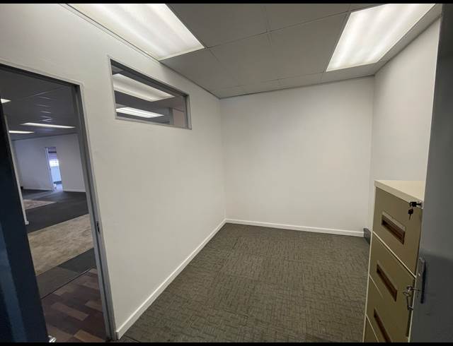 211M² OFFICE TO LET IN BARTLETT