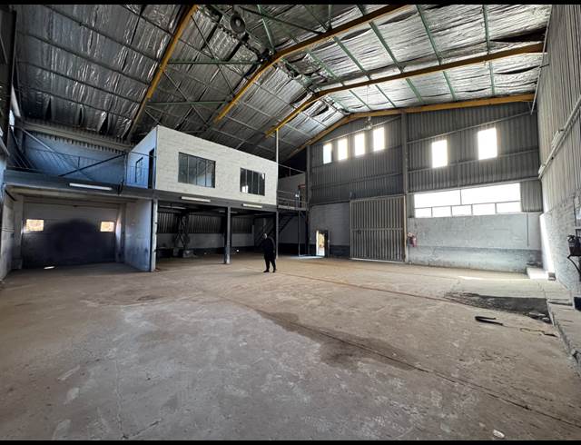 249M² WAREHOUSE TO LET IN MANUFACTA