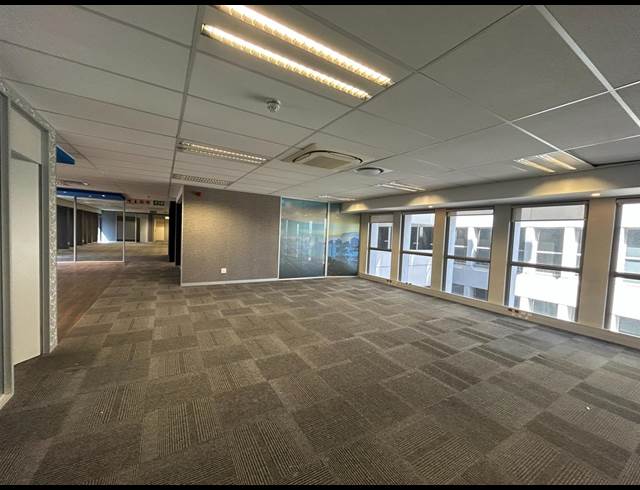 386.50M² BUILDING TO LET IN FORESHORE