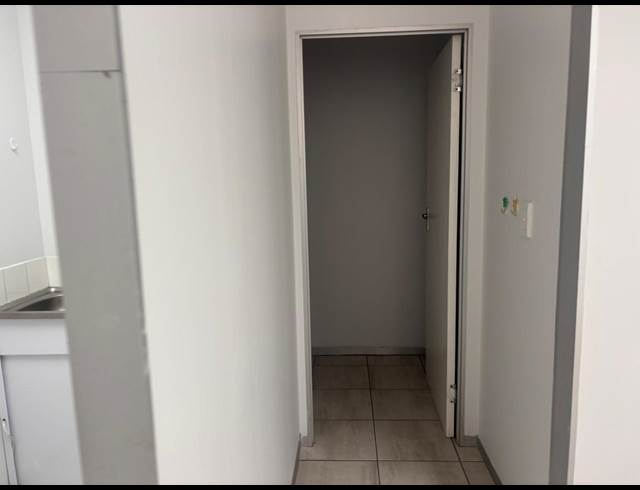 88M² RETAIL TO LET IN CORLETT GARDENS