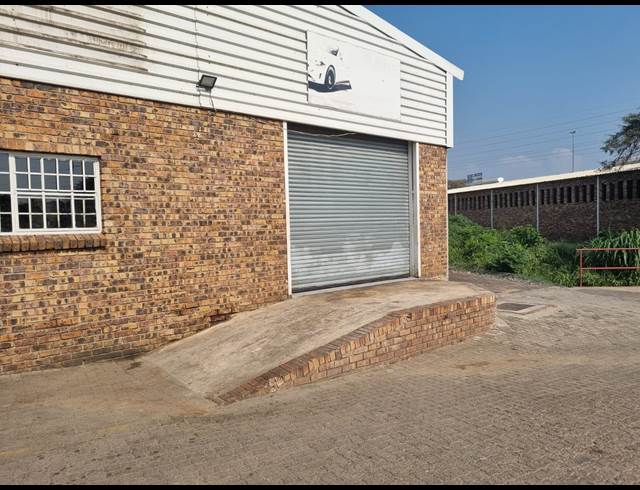 151.30M² WAREHOUSE TO LET IN VINTONIA
