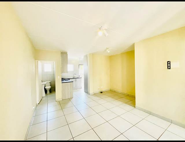 2 BEDROOM TOWNHOUSE RENTED IN SUNNINGHILL