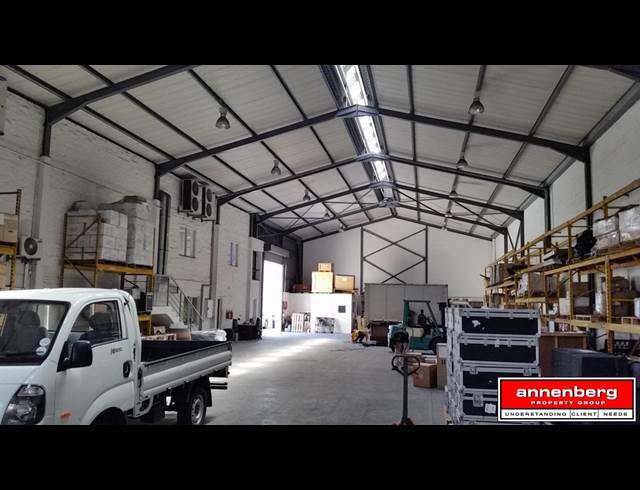 1,220M² FACTORY RENTED IN AIRPORT INDUSTRIA