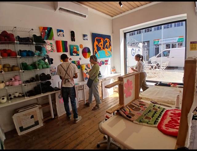 91M² RETAIL TO LET IN GARDENS