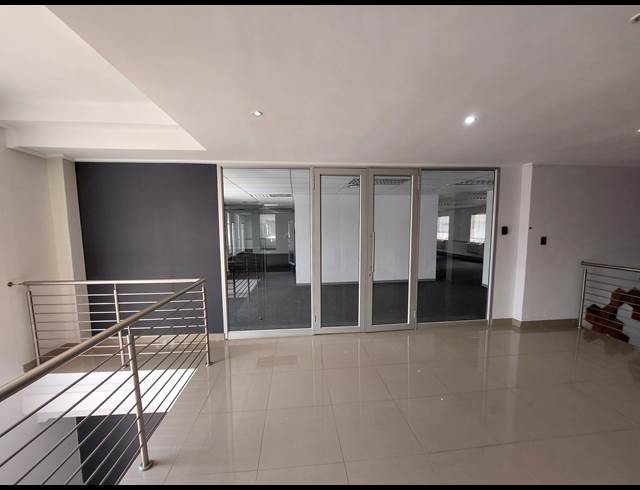 283M² OFFICE TO LET IN BRYANSTON