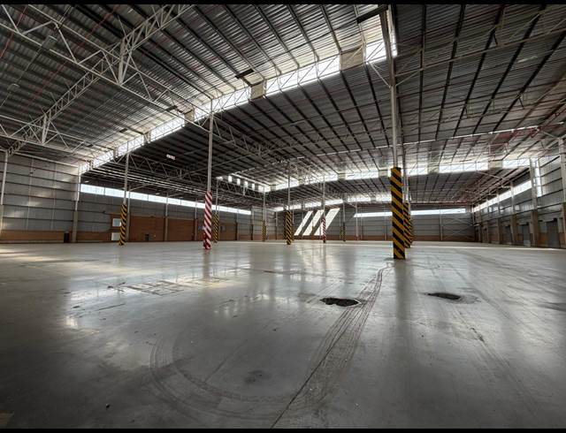 11,694.50M² WAREHOUSE TO LET IN CLAYVILLE