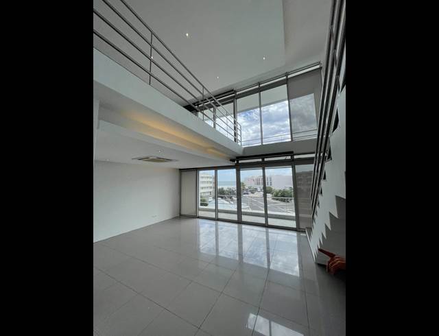 840M² BUILDING TO LET IN LAGOON BEACH