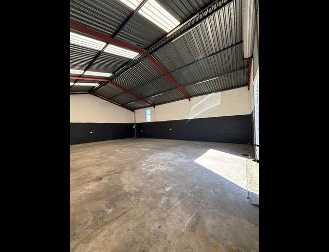192M² WAREHOUSE TO LET IN PEERLESS PARK