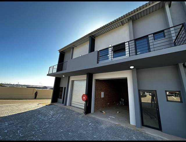 98M² WAREHOUSE TO LET IN CLAYVILLE