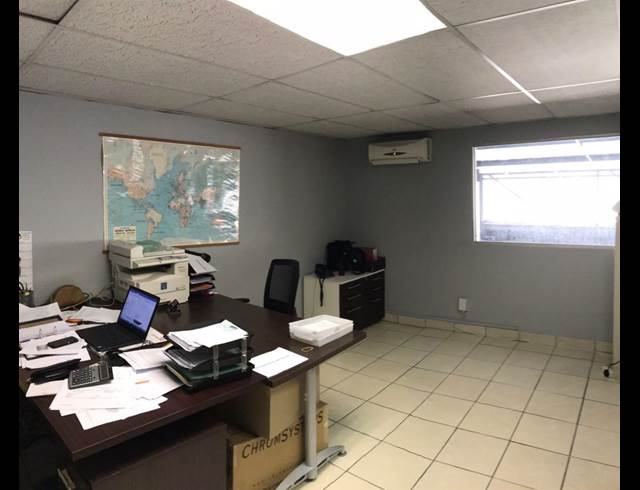 500M² WAREHOUSE TO LET IN STRIJDOMPARK