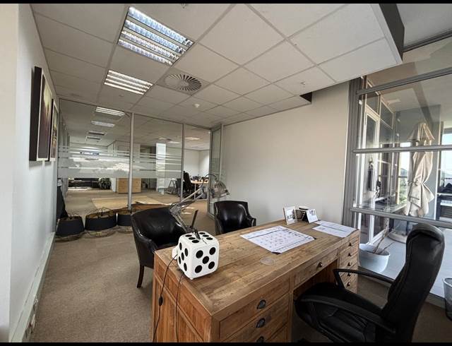 264M² OFFICE TO LET IN UMHLANGA RIDGE