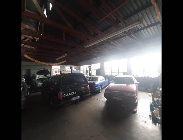270M² WAREHOUSE TO LET IN CITY WEST