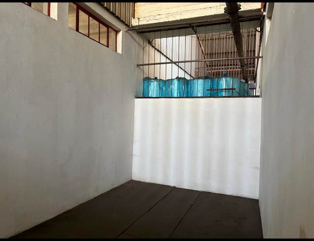 172M² WAREHOUSE TO LET IN STEELEDALE