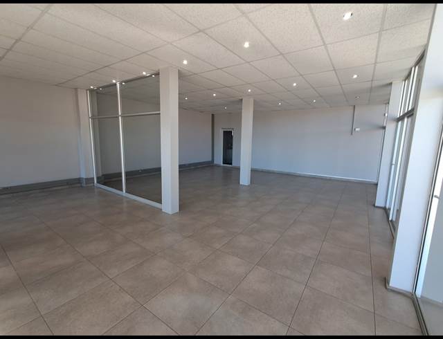 2,248M² SHOWROOM TO LET IN DUNCANVILLE