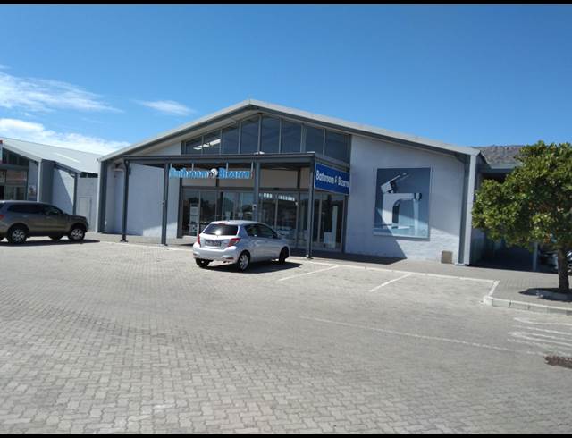 330M² BUILDING TO LET IN RETREAT