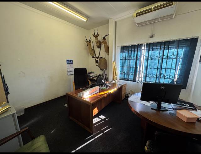 1,313M² WAREHOUSE TO LET IN ROBERTVILLE