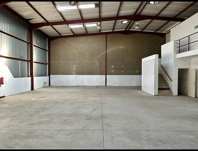 500M² WAREHOUSE TO LET IN EASTGATE