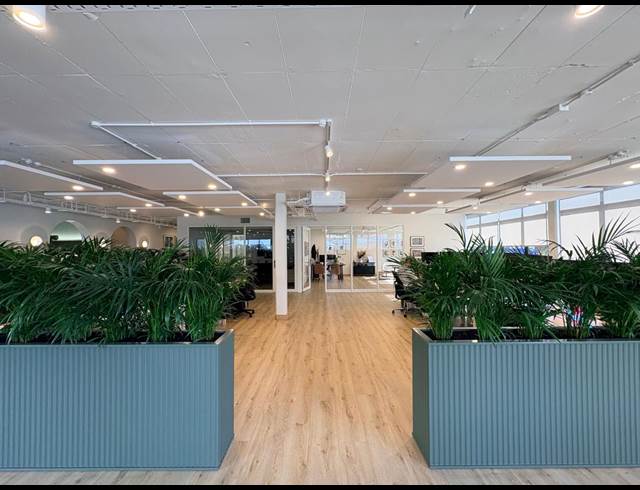 139M² SERVICED OFFICE TO LET IN HALFWAY HOUSE