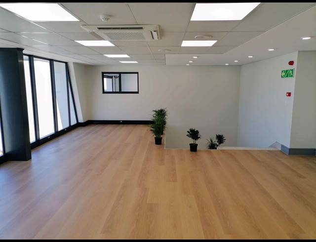 428M² WAREHOUSE TO LET IN STIKLAND INDUSTRIAL