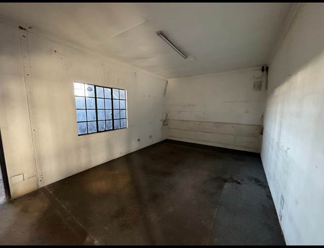249M² WAREHOUSE TO LET IN MANUFACTA