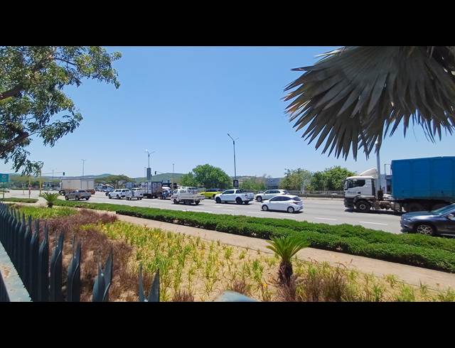 196M² RETAIL TO LET IN RIVERSIDE PARK