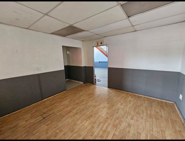154M² WAREHOUSE TO LET IN STEELEDALE