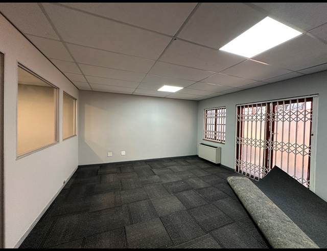 99.90M² OFFICE TO LET IN HIGHVELD BUSINESS PARK