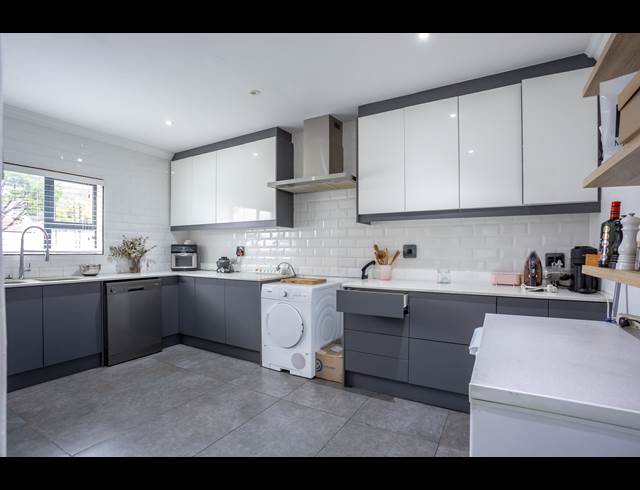 5 BEDROOM FREEHOLD RENTED IN WETTON
