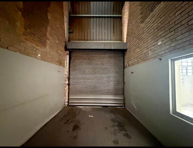 391M² WAREHOUSE TO LET IN HALFWAY HOUSE