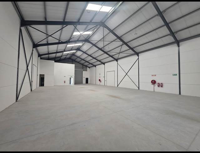 577M² WAREHOUSE TO LET IN FIRGROVE