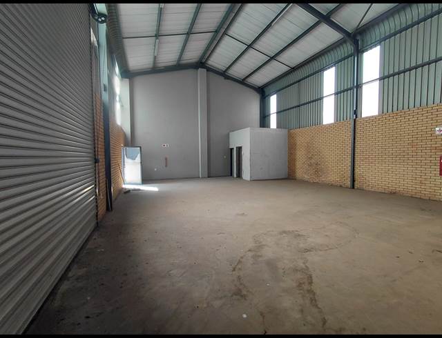 273M² WAREHOUSE TO LET IN CLAYVILLE