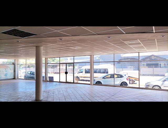 1,570M² RETAIL TO LET IN SONHEUWEL