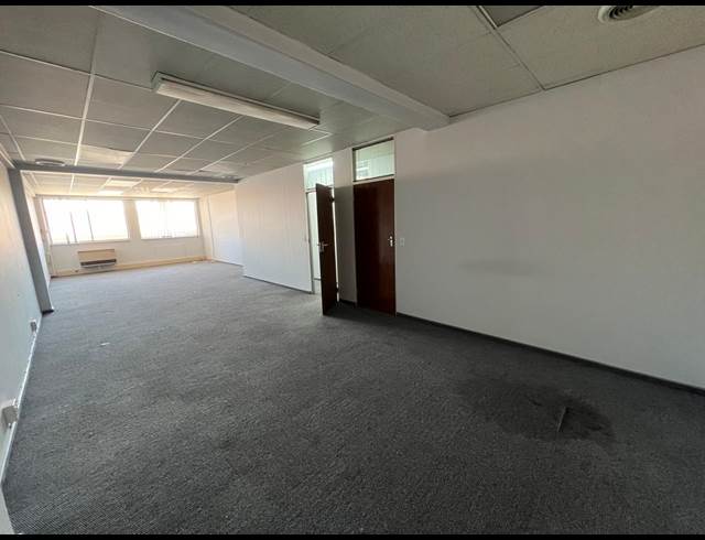 175M² OFFICE TO LET IN STRIJDOMPARK