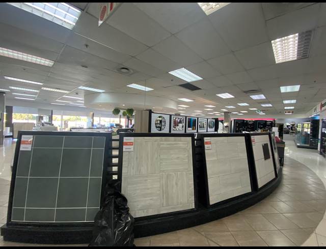 2,350M² SHOWROOM TO LET IN PAARDEN EILAND