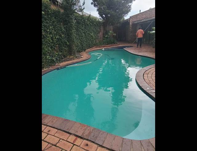 4 bed property to rent in RIDGEWAY