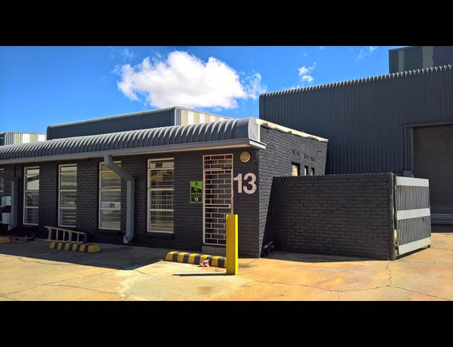 607M² WAREHOUSE TO LET IN JET PARK