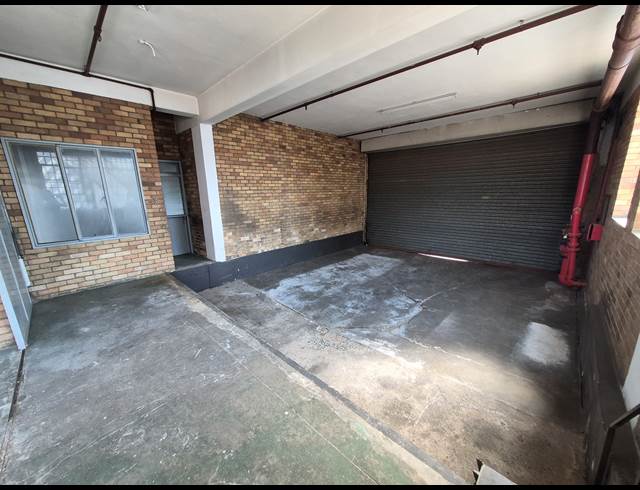 926M² WAREHOUSE TO LET IN BENROSE
