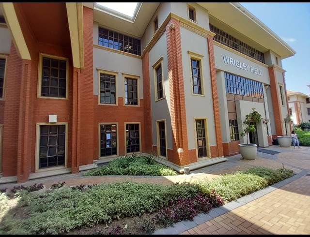 178M² OFFICE TO LET IN BRYANSTON