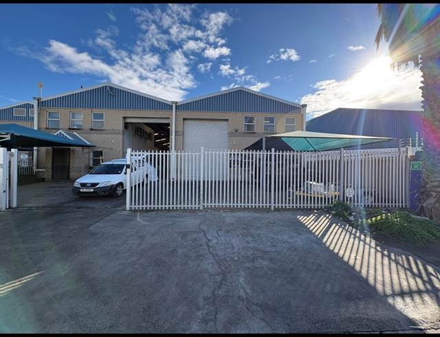 236M² WAREHOUSE TO LET IN STRAND CENTRAL