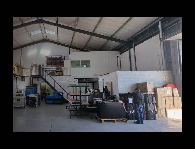 1,542M² WAREHOUSE TO LET IN MARCONI BEAM INDUSTRIA
