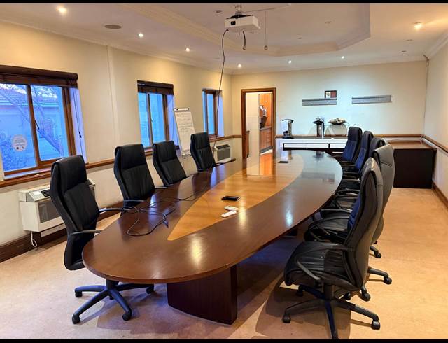 1,525M² OFFICE TO LET IN VORNA VALLEY