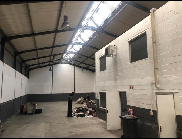 362M² WAREHOUSE TO LET IN STIKLAND INDUSTRIAL