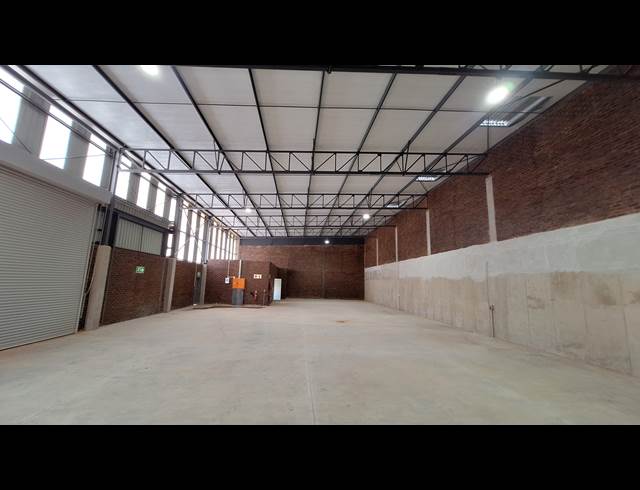 548M² WAREHOUSE TO LET IN LASER PARK