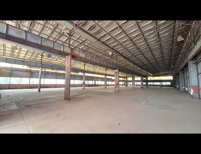 3,890M² FACTORY TO LET IN FACTORIA