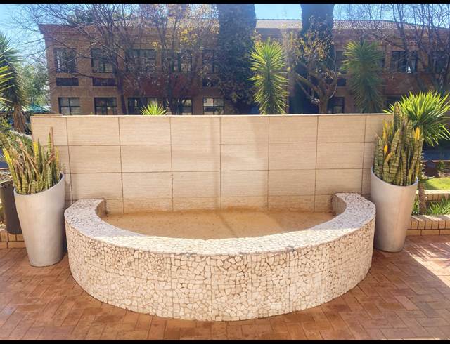 380M² OFFICE TO LET IN HALFWAY GARDENS