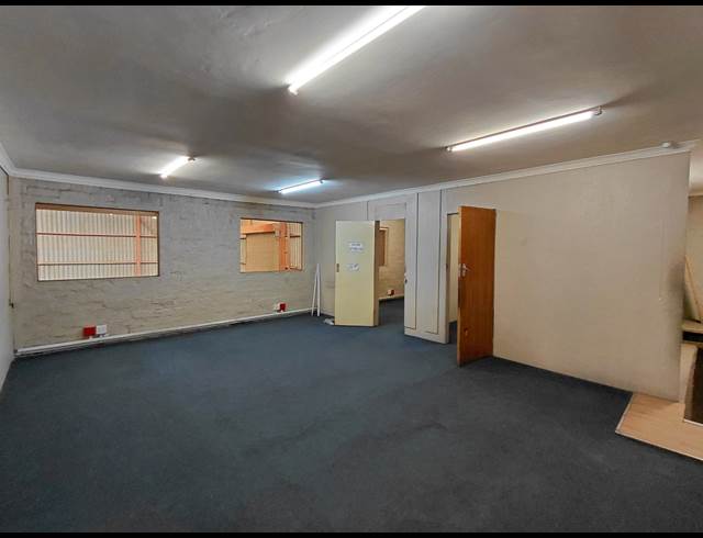 1,100M² WAREHOUSE TO LET IN CLAYVILLE