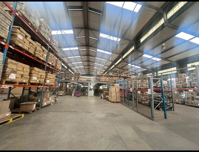 3,200M² WAREHOUSE TO LET IN MEADOWDALE