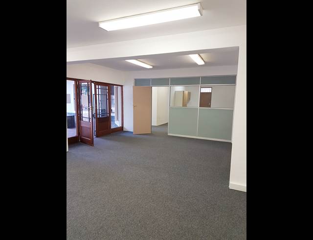 Retail property to rent in WORCESTER CENTRAL